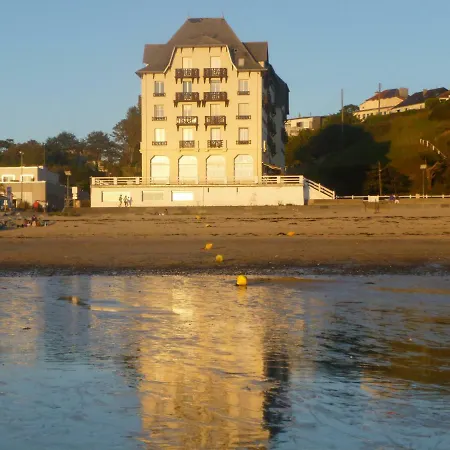 Les Pieds Dans L'eau