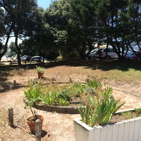 Les Pieds Dans L'eau Apartment