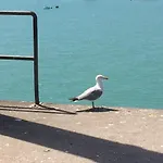 Les Pieds Dans L'eau *
