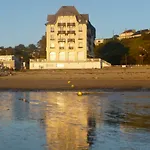 Les Pieds Dans L'eau