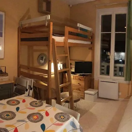 Les Pieds Dans L'eau 东维尔莱班