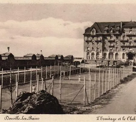 Les Pieds Dans L'eau Apartment *