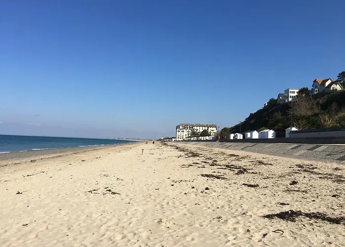 Les Pieds Dans L'eau Apartment *